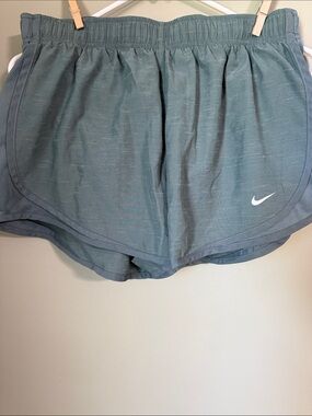 WOMEN’S NIKE ATHLETIC SHORTS -